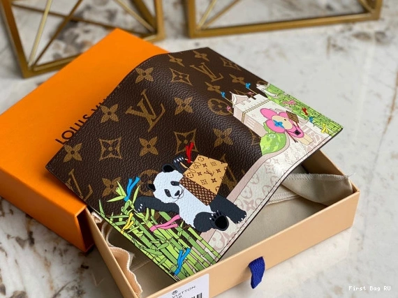 First bag VUITTON COVER LOUIS PASSPORT 0722